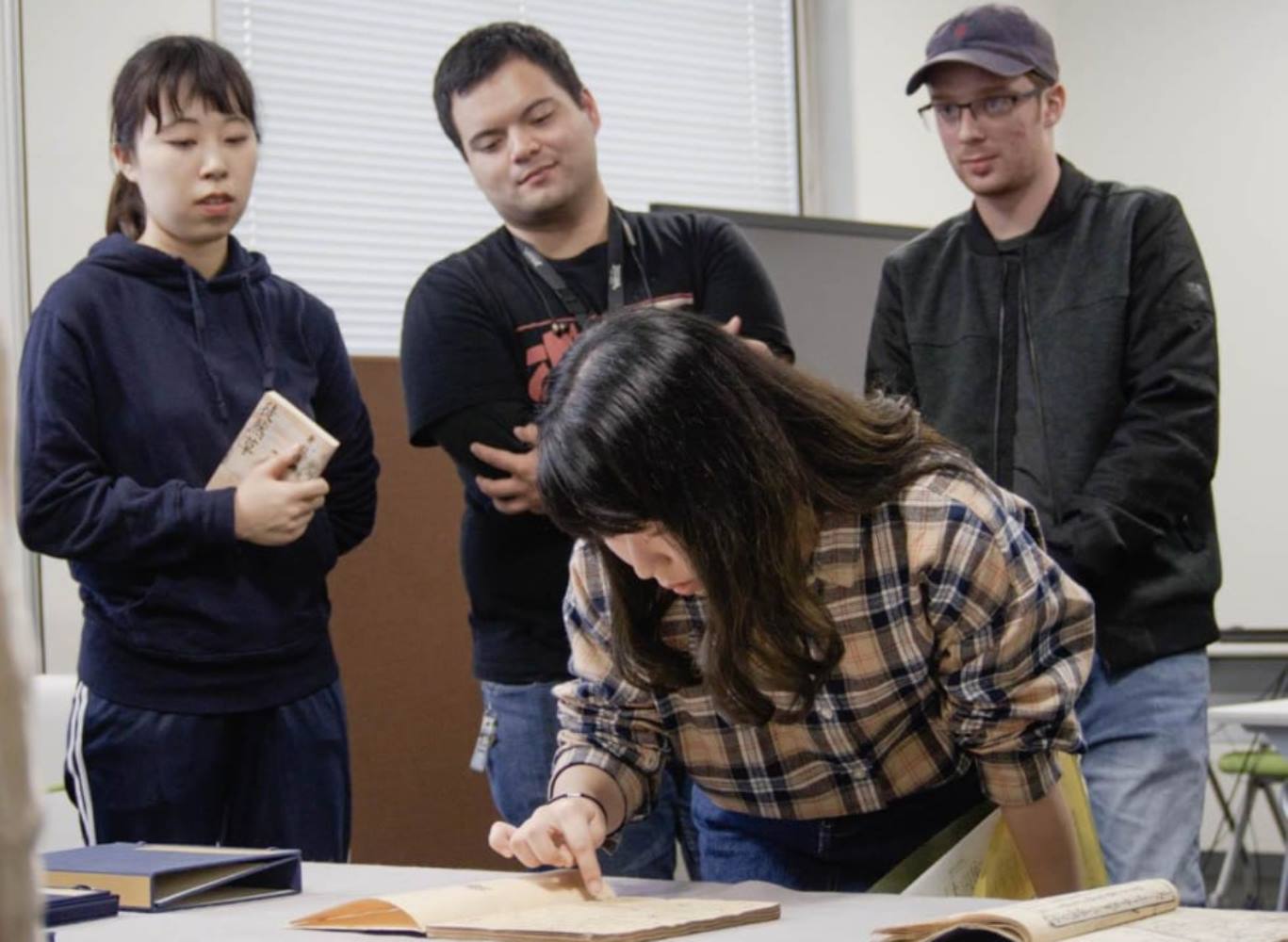 昭和女子大学日本語日本文学科とTUJの学生が日本文化を共に学ぶ授業プログラムの様子
